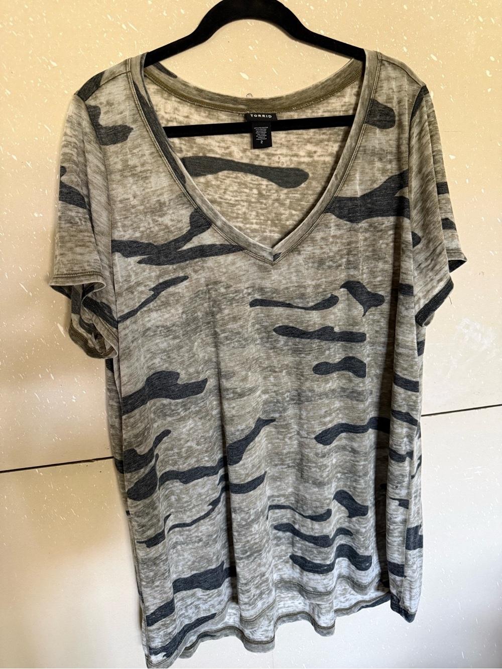 torrid Gray Camouflage V-Neck Short Sleeve Tee
